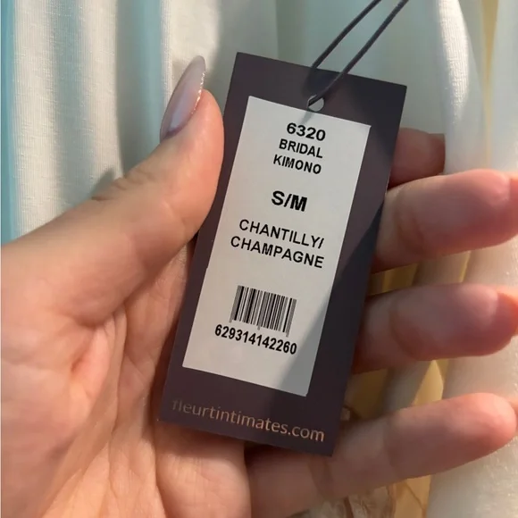 Fleur’t Bridal Robe - Picture 3 of 6